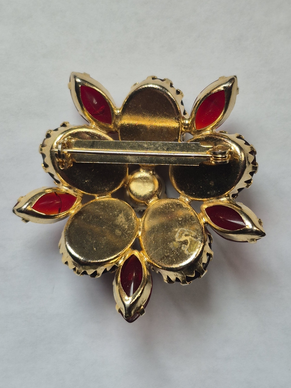 Vintage Deep Ruby Red Glass Cluster Brooch – Gold Tone Statement Pin - Picture 2 of 6